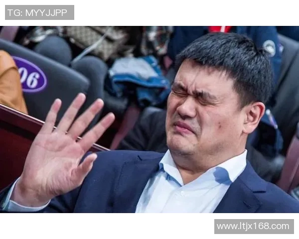 姚明怒视裁判引发热议球场内外对判罚公正性展开激烈讨论 姚明怒视裁判引发热议球场内外对判罚公正性展开激烈讨论