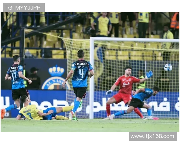 德甲精彩对决切尔西与里昂战成平局帽子戏法引发全场狂欢解析战术布局 德甲精彩对决切尔西与里昂战成平局帽子戏法引发全场狂欢解析战术布局