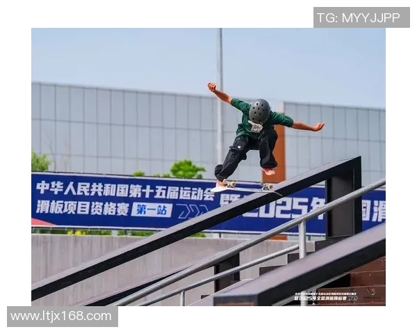 重庆滑板队在攀岩联赛中以56分稳居积分榜首位